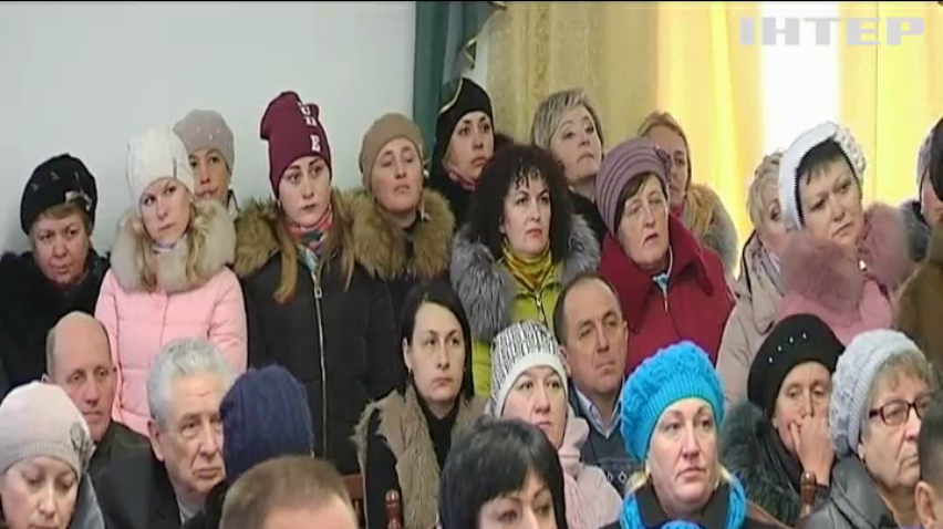 На Львівщині медики перекривають дороги через борги з зарплат