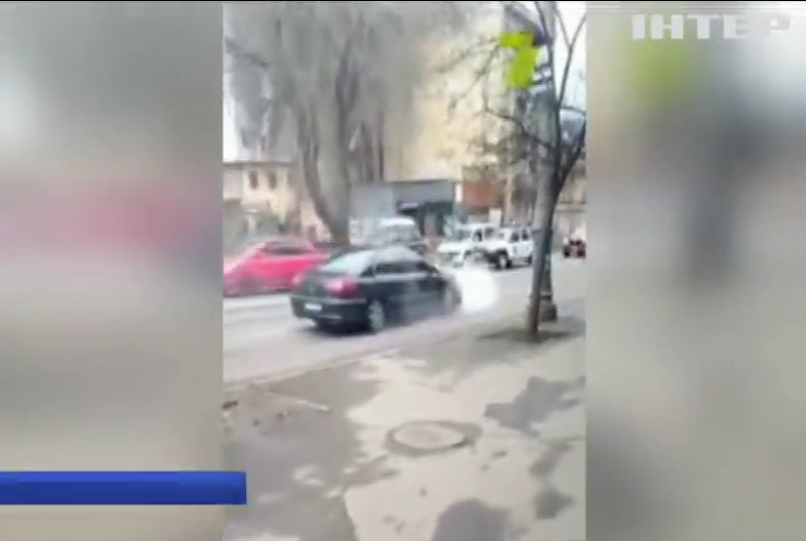 В Одессе пьяный водитель протаранил витрину супермаркета (видео)