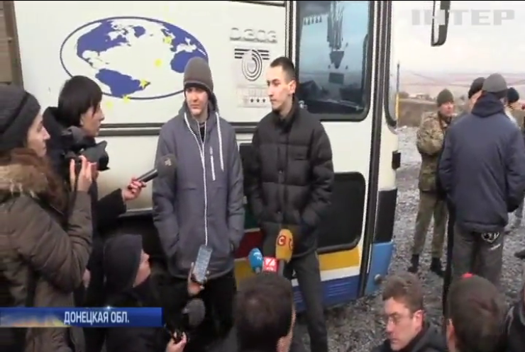 Освобождение заложников: 73 украинца возвращаются из плена домой