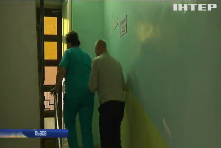 Во Львовском "Охматдете" в шахту лифта упала сотрудница медучреждения