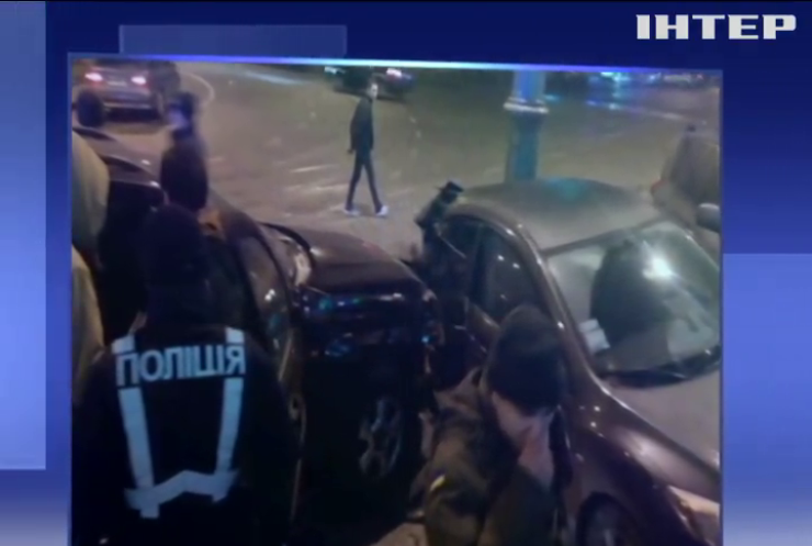 В Одессе внедорожник протаранил припаркованные автомобили