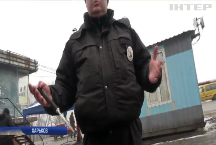 В Харькове полиция требовала взятку у активистов (видео)