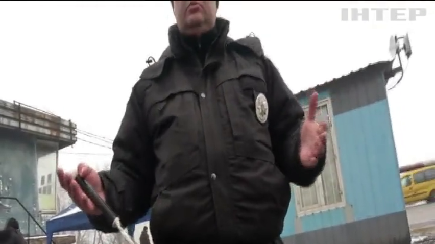 В Харькове полиция требовала взятку у активистов (видео)