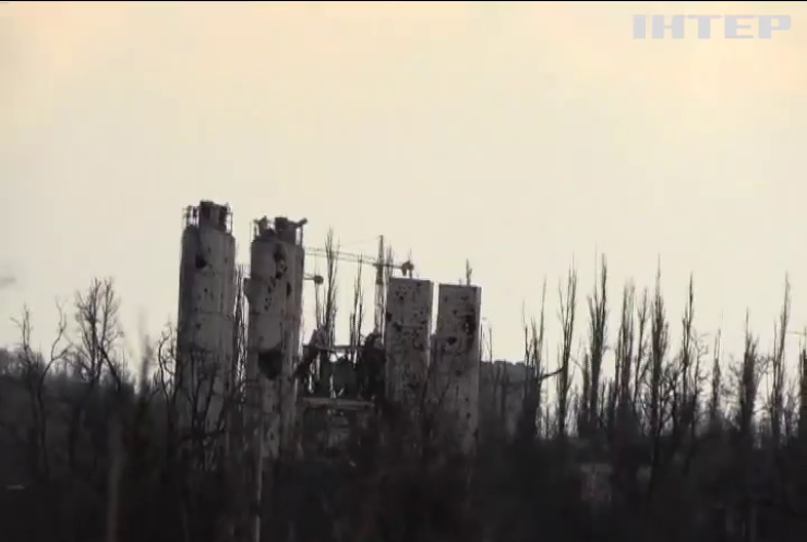 Бойовики на Донбасі обстрілюють військових біля Авдіївки і Кам’янки