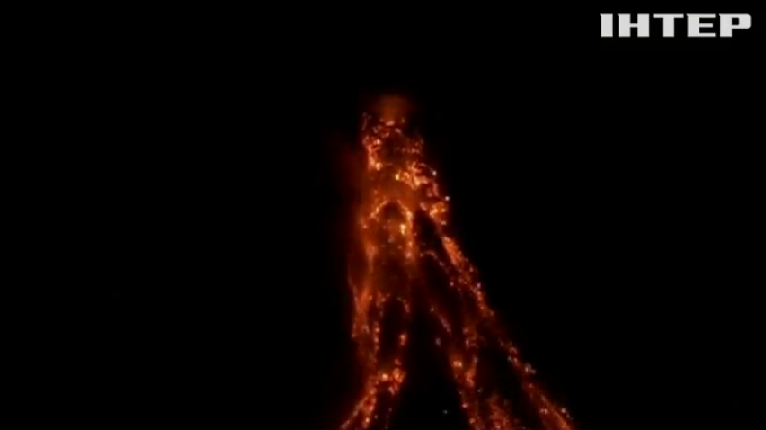 На Філіппінах прокинувся вулкан Майон