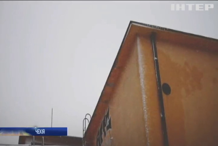Снігопади у Чехії паралізували рух транспорту