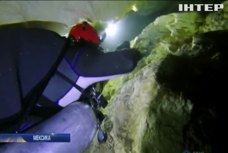 У Мексиці знайшли величезну підводну печеру