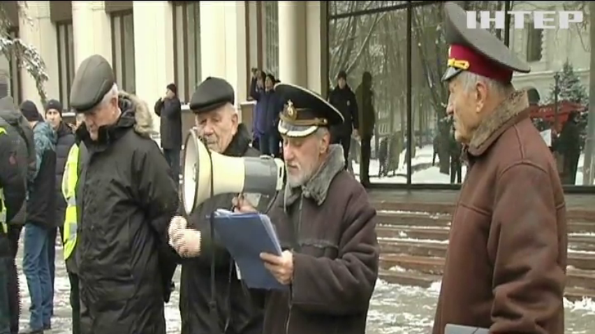 "Оппозиционный блок" требует пересчитать пенсии бывшим военным и милиционерам