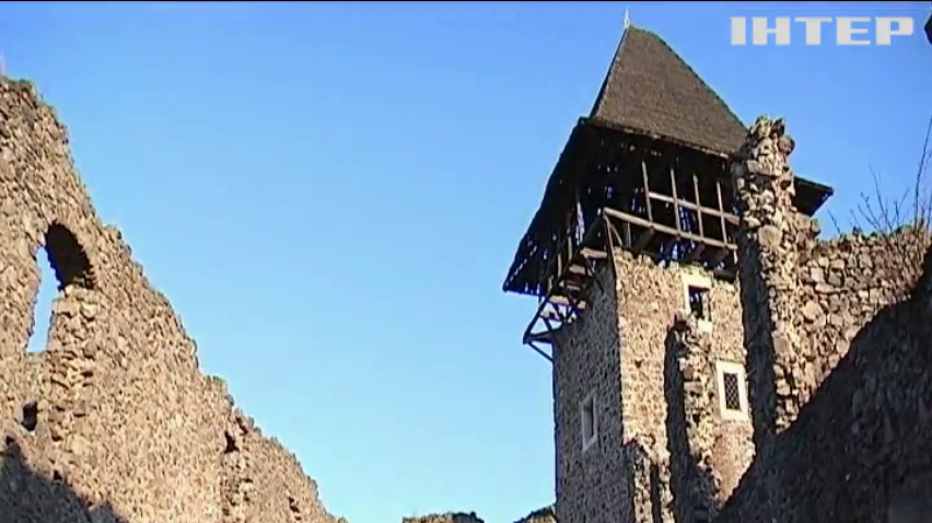 На Закарпатті волонтери відновлюють старовинну фортецю