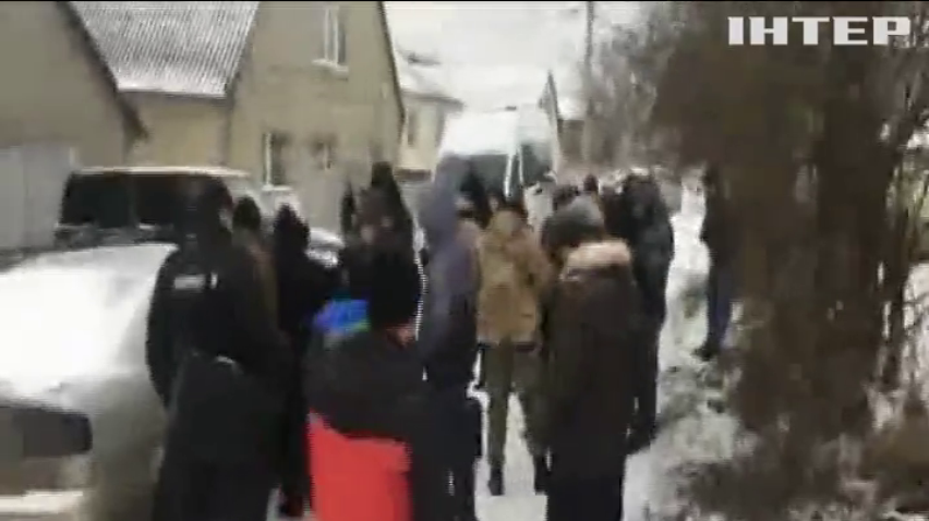 У Криму ФСБ провела обшуки у будинках кримських татар