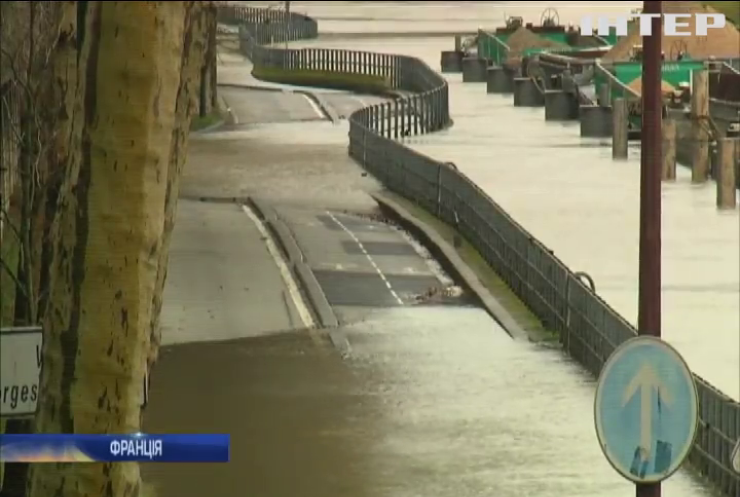 Повінь у Франції: рівень води у Парижі піднявся на 5 метрів