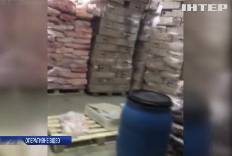 На Житомирщині шахрай постачав отруйне м'ясо в дитсадки та лікарні (відео)