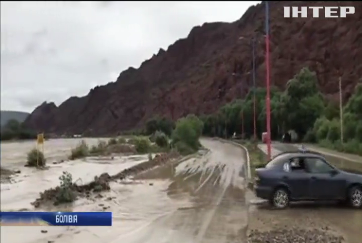 У Болівії потужні зливи залишили тисячі людей без житла (відео)