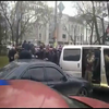 Поліція Одеси зі стріляниною затримала банду аферистів