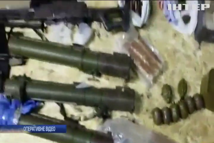 У жителя Дніпропетровщини знайшли арсенал зброї в гаражі