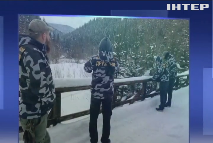 В Ивано-Франковской области полиция задержала вооруженных нацдружинников