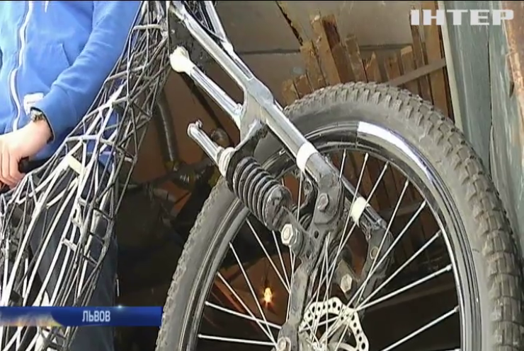 Во Львове народный умелец дарит вторую жизнь старым велосипедам