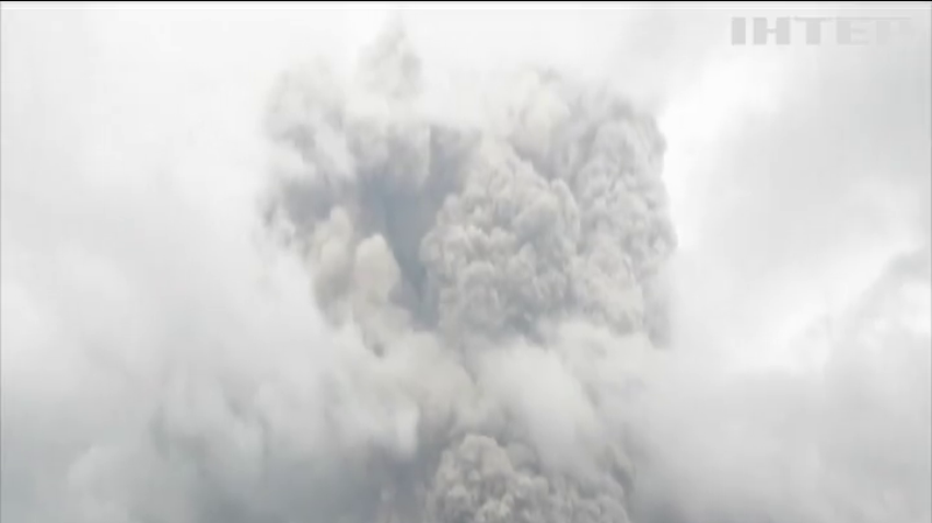 В Індонезії прокинувся вулкан Синабунг 