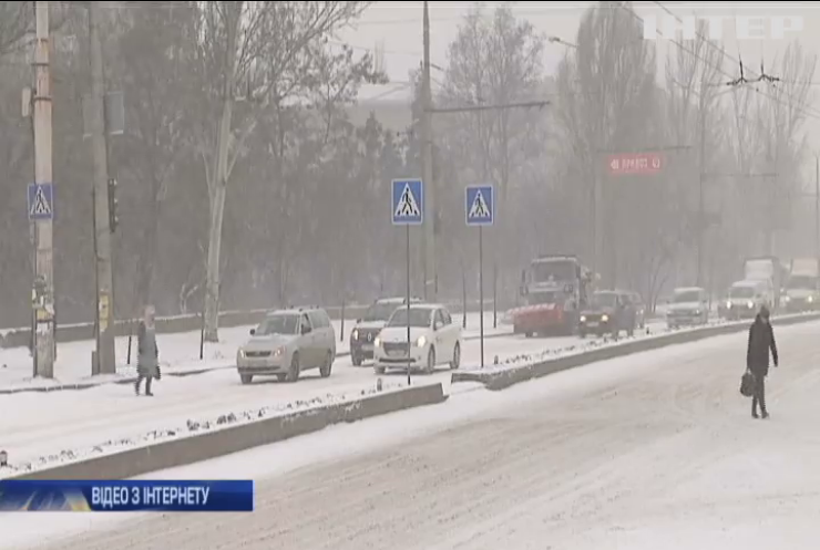Негода в Україні: до Києва заборонили в'їзд вантажівок