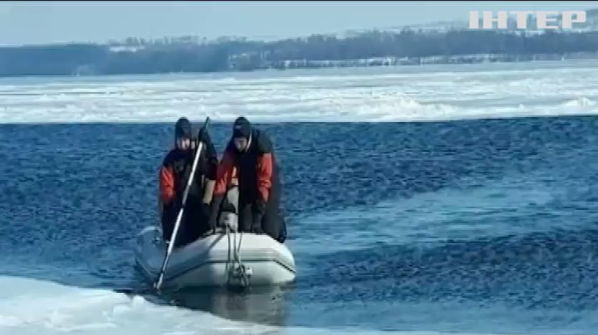 На Запоріжжі крижина ледь не винесла рибалок в Каховське водосховище