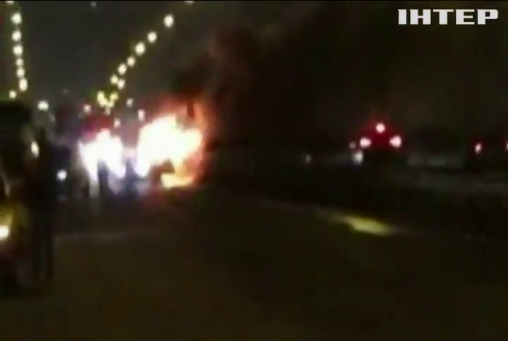 У Києві в автомобіль жбурнули гранати
