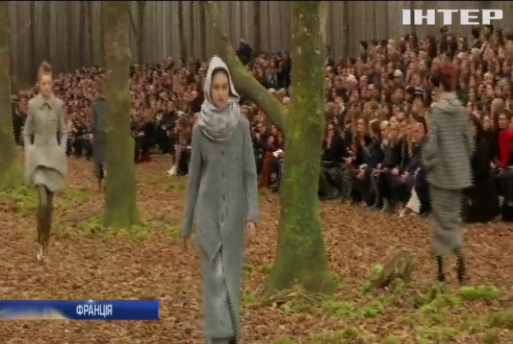 У Парижі Chanel влаштував показ мод "осінь-зима 2019"