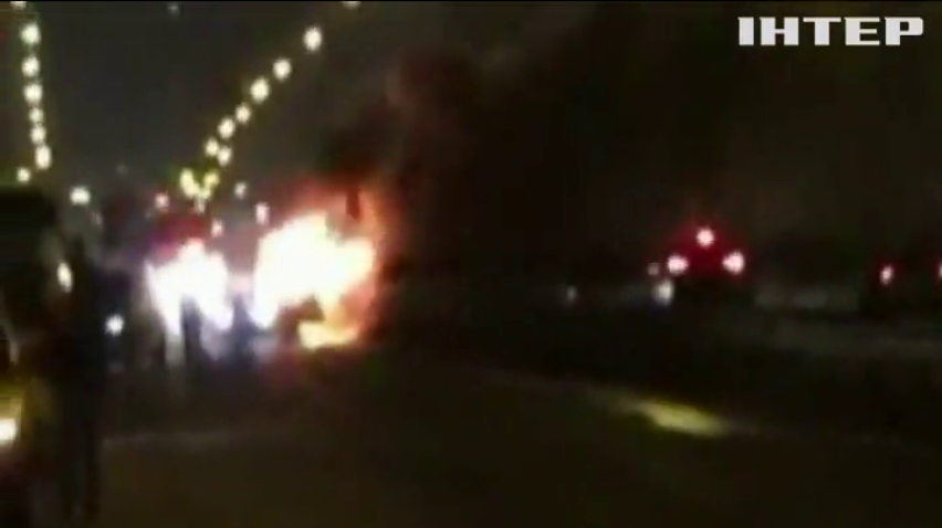 У Києві в автомобіль жбурнули гранати