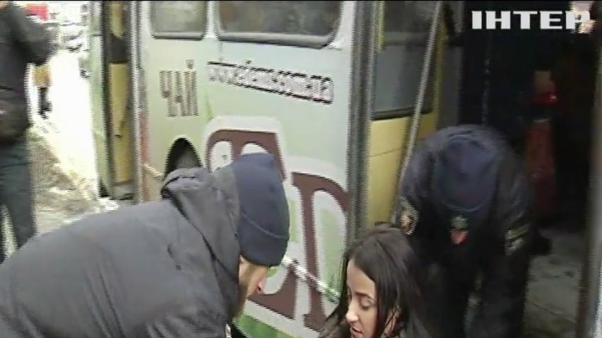 У Чернівцях поліцейських навчали правильній допомозі людям з інвалідністю