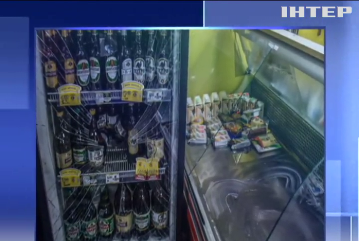 В Киеве разгромили продуктовый магазин