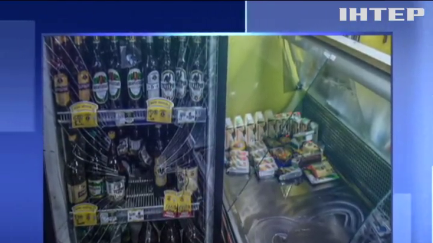 В Киеве разгромили продуктовый магазин