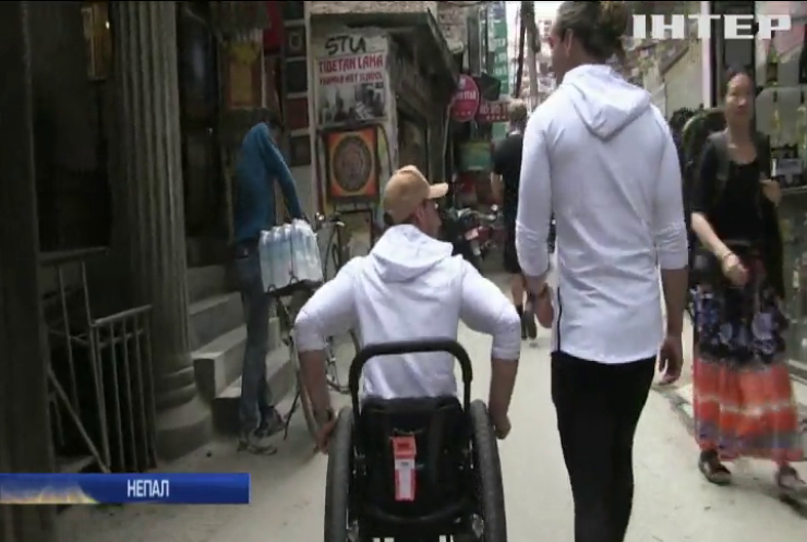 Австралієць прагне стати рекордсменом подолавши Еверест на інвалідному візку