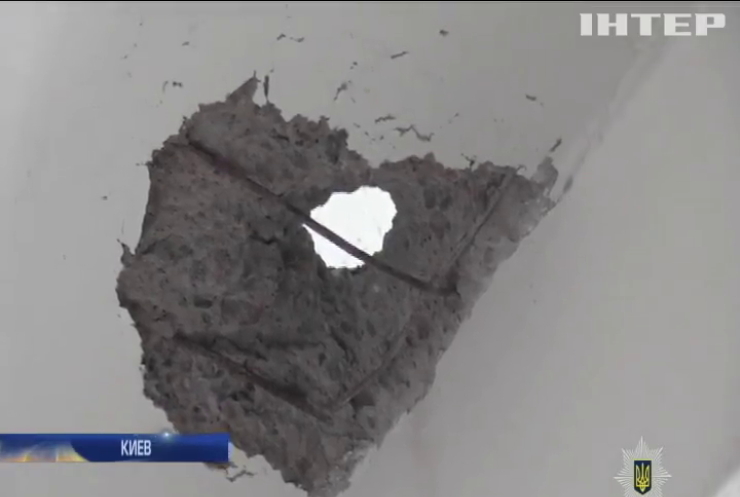В Киеве мужчина встретил коллекторов гранатой
