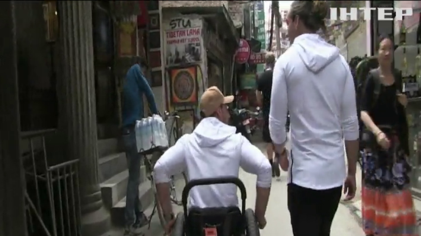 Австралієць прагне стати рекордсменом подолавши Еверест на інвалідному візку