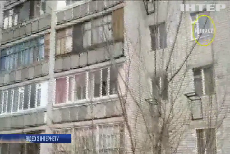 У Казахстані разом з кригою підірвали п'ятиповерхівку (відео)