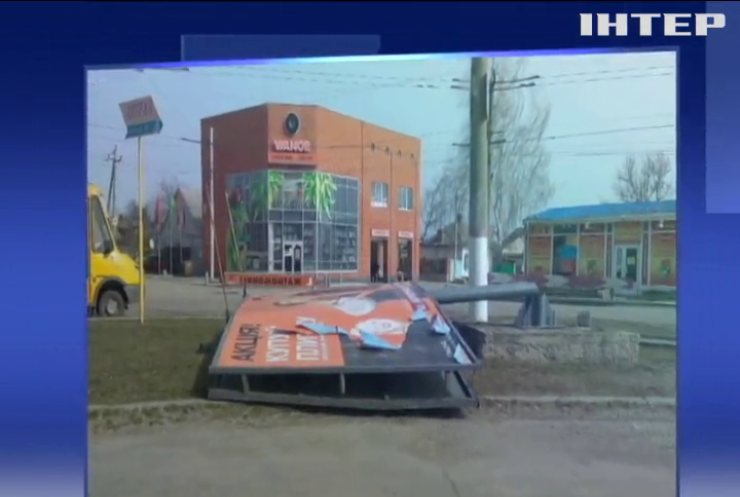 Негода в Україні: шквальний вітер знеструмив 200 населених пунктів
