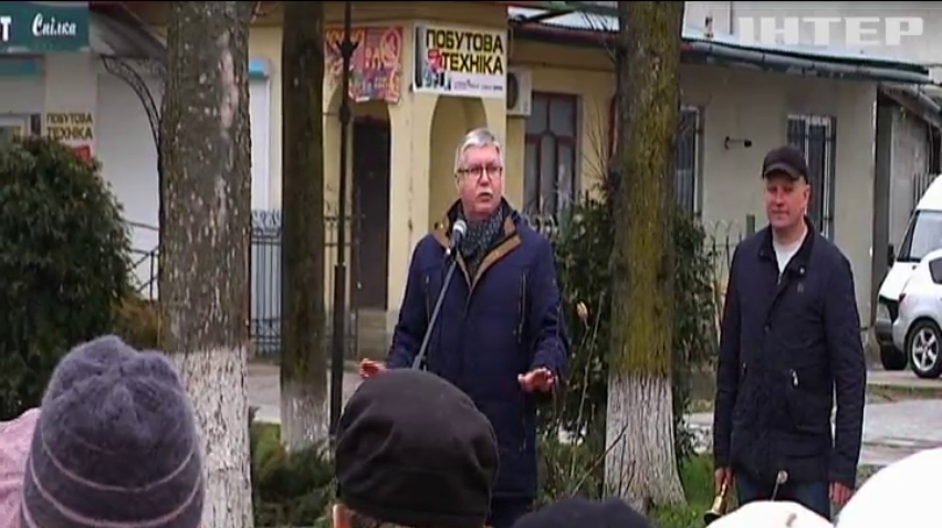 На Прикарпатті вчителі вимагають погасити борги по зарплатні (відео)