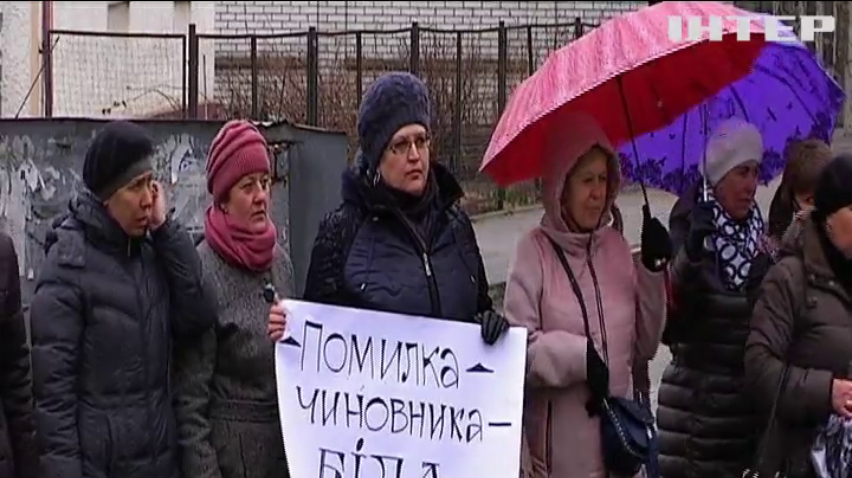 На Прикарпатье учителя третий месяц живут без зарплат
