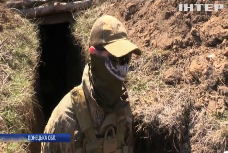 Війна на Донбасі: бойовики обстрілюють Луганське та Лебединське