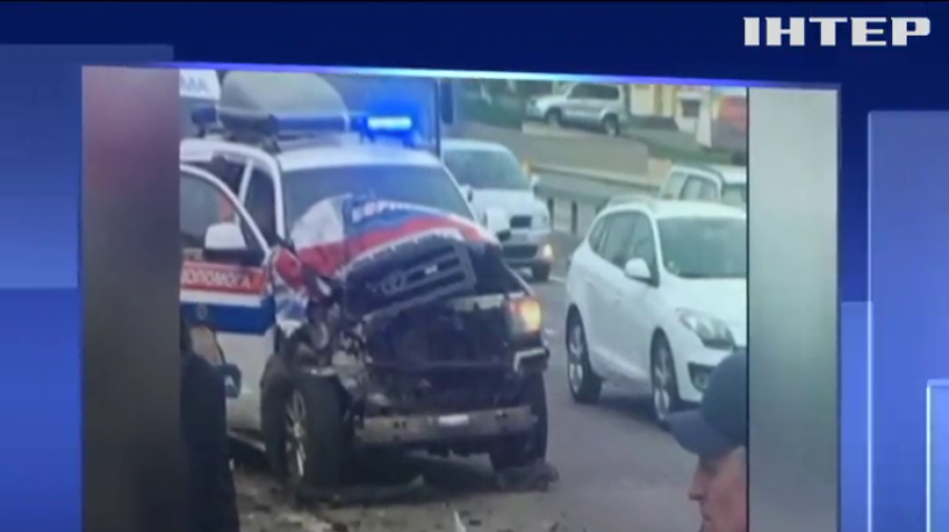 В Киеве машина скорой помощи протаранила маршрутку