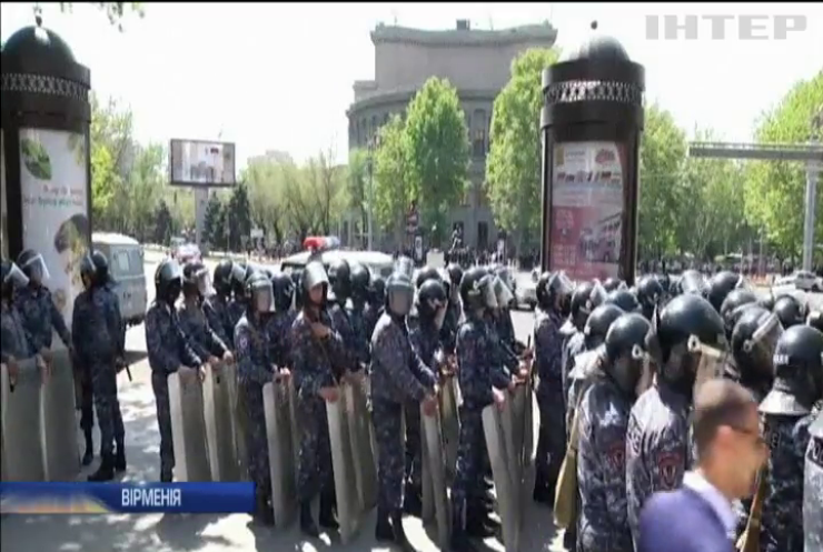 У Вірменії продовжуються протести проти Сержа Саргсяна