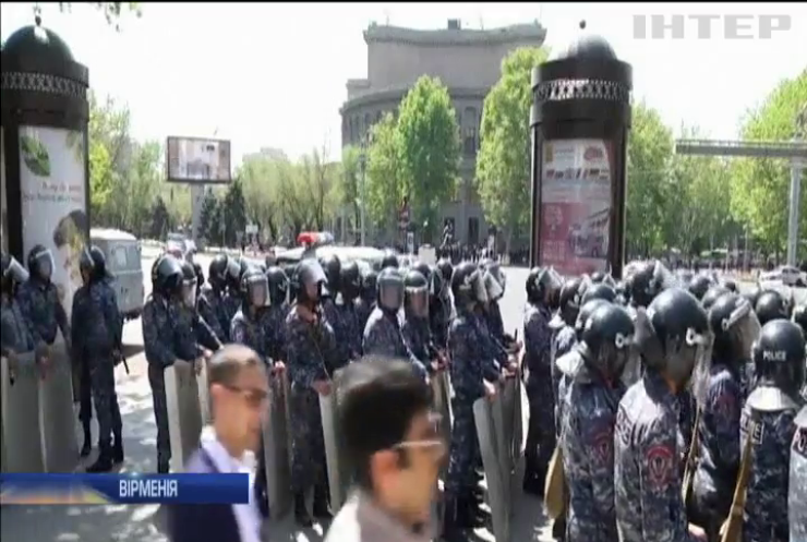 Протести у Вірменії: правоохоронці затримали лідера опозиційного руху