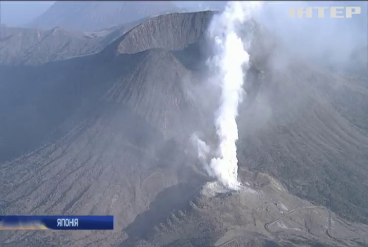 У Японії прокинувся вулкан Іояма (відео)