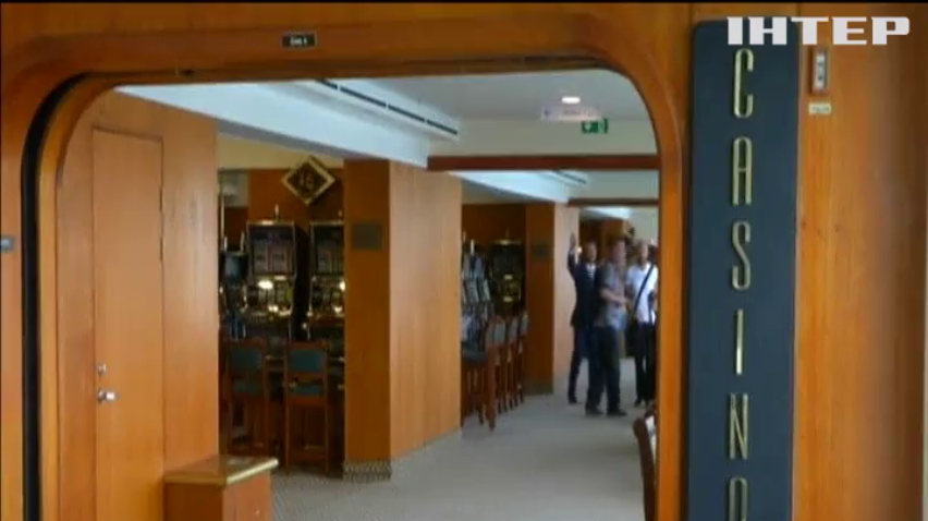 У Дубаї легендарне круїзне судно перетворили на готель (відео)