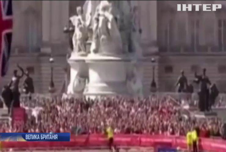Єлизавета II дала старт щорічному Лондонському марафону