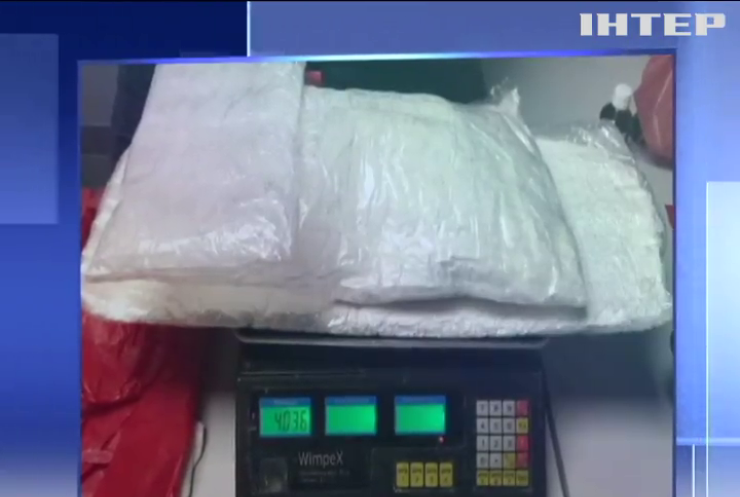 У Одеському аеропорту затримали наркокур'єра з рекордною партією кокаїну