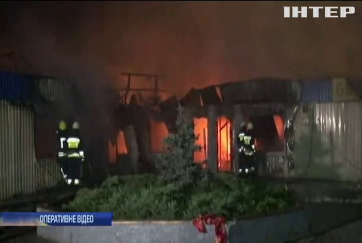 На Дніпропетровщині пожежа знищила 6 магазинів