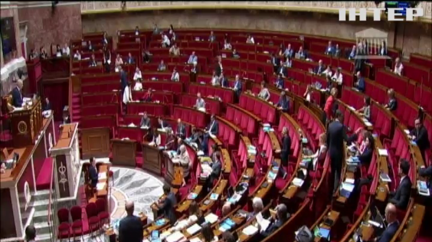 Французький парламент схвалив закон про посилення міграційних правил