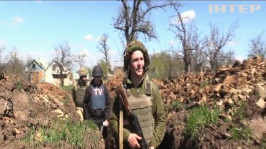 На Донбасі за українськими військовими полюють ворожі снайпери