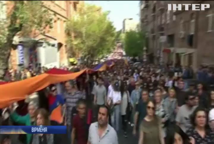 У Єревані поновилися акції протесту
