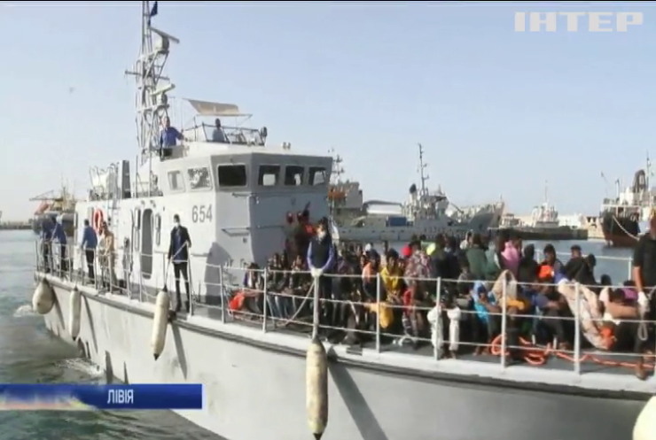 Лівійська берегова охорона завадила рятувальникам підібрати судно з біженцями